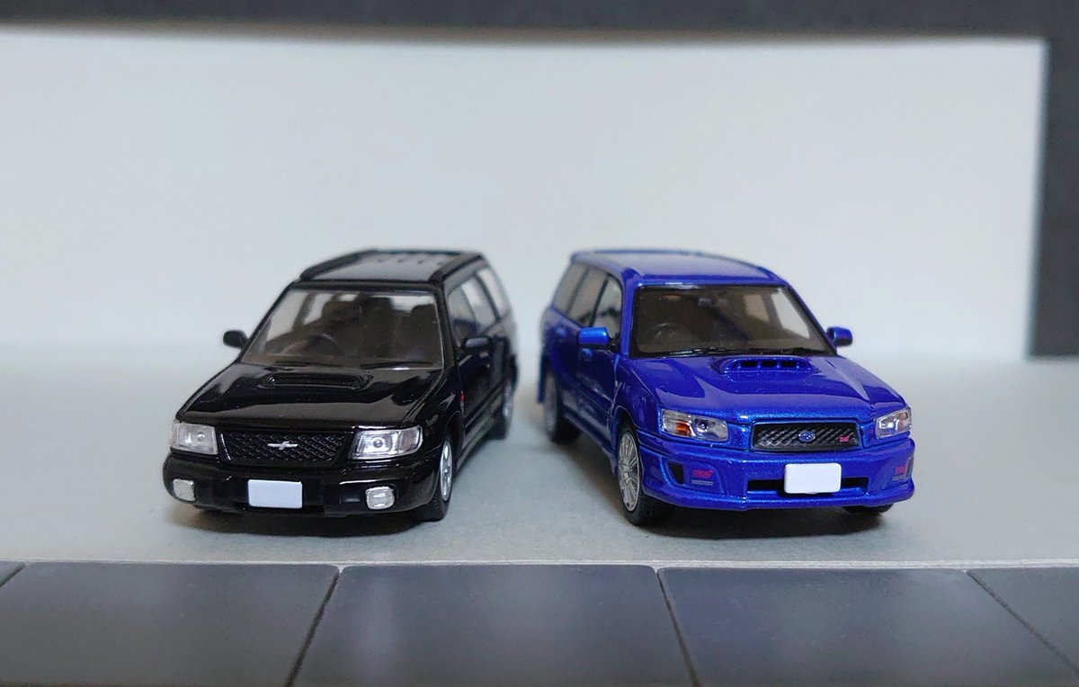 leoleo_craft's tweet image. TLV NEOのGDBインプレッサとSF5フォレスターとの比較

WRブルーの色合いがメーカーによって違うのが面白い🤔
世代が同じだからSTIバンパーの雰囲気が似てる
初代フォレスターSTiのモデル化もお願いします🙇

#トミーテック #トミカリミテッドヴィンテージNEO #MODELMODEL
#フォレスター #インプレッサ