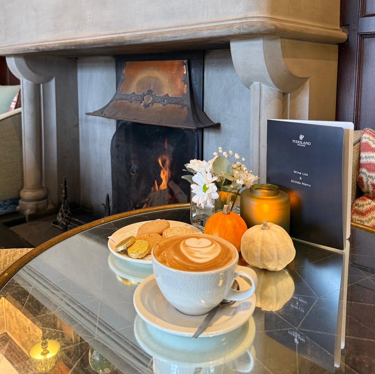 We might just rest a moment before lunch service 😌 ☕️