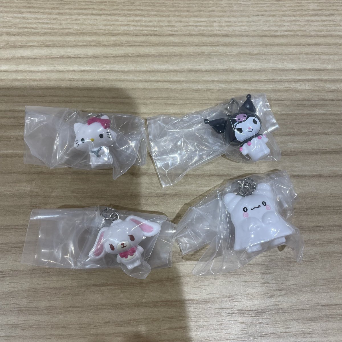 サンリオ　めじるしチャーム　交換

譲→クロミ♡しろうさ♡チャーミーキティー♡はなまるおばけ

求→うさはな

郵送での交換希望です📮