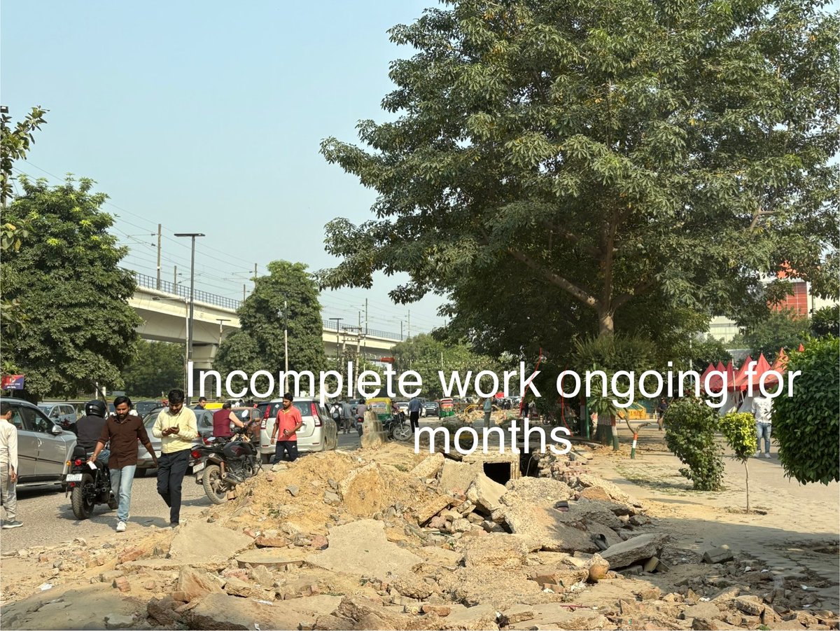 ShikhaGupt75202's tweet image. Have you been to MG Road ? The arterial road of the city. Even that is full of mess with your half done botched up work, open drains & illegal parking / hawkers. Stop the PR and bring some change @narendramodi @PradeepIAS_HR @NayabSainiBJP @mlkhattar @RaoNarbir @MunCorpGurugram