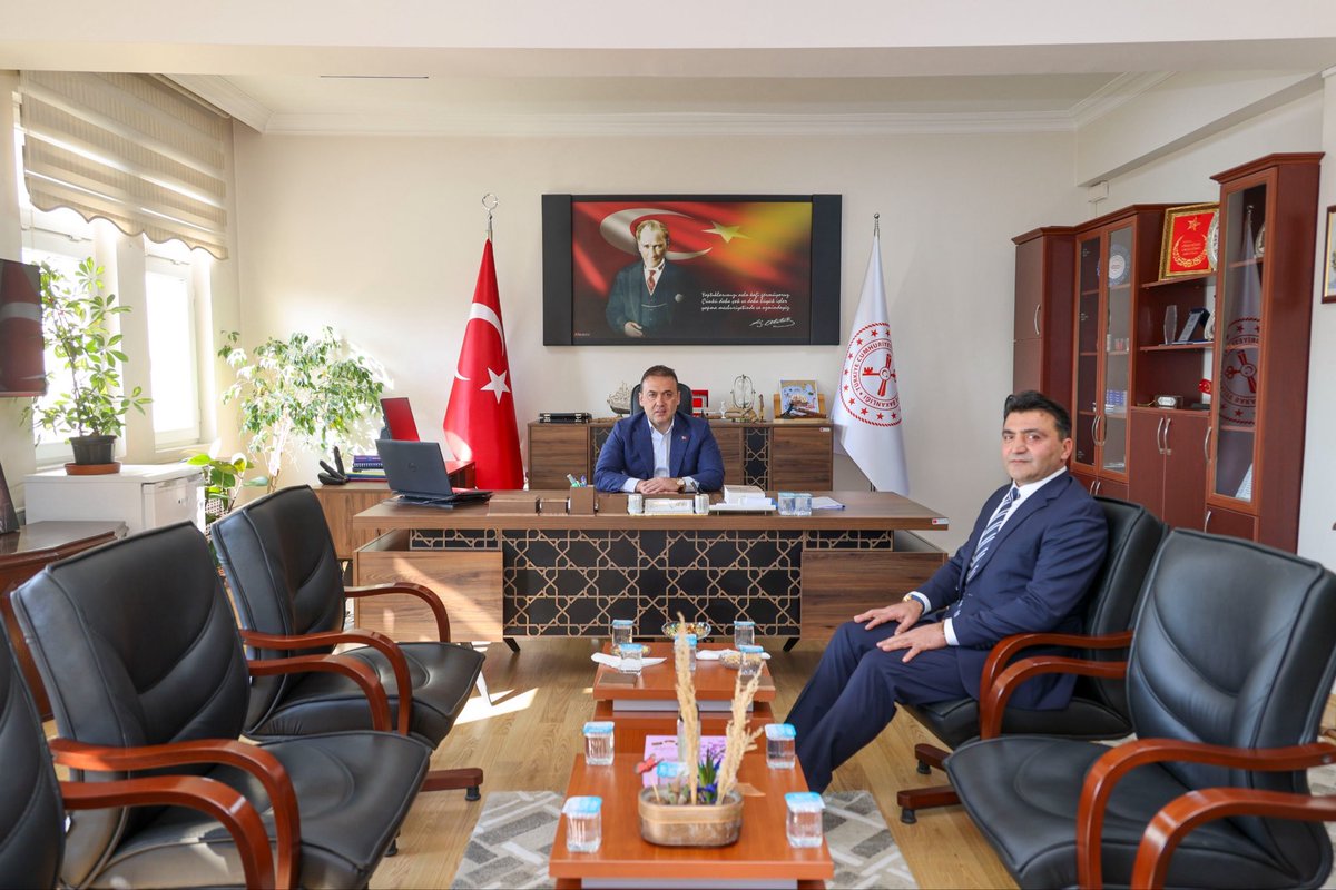 bilecikvaliligi's tweet photo. Valimiz Sayın Faik Oktay Sözer, Bilecik Defterdarlığı’nı ziyaret ederek, görevi başındaki personelle bir araya geldi ve Defterdar Bekir Şahin’den yürütülen çalışmalar hakkında bilgi aldı.

@FaikSOZER https://t.co/E0BBbqWmnL