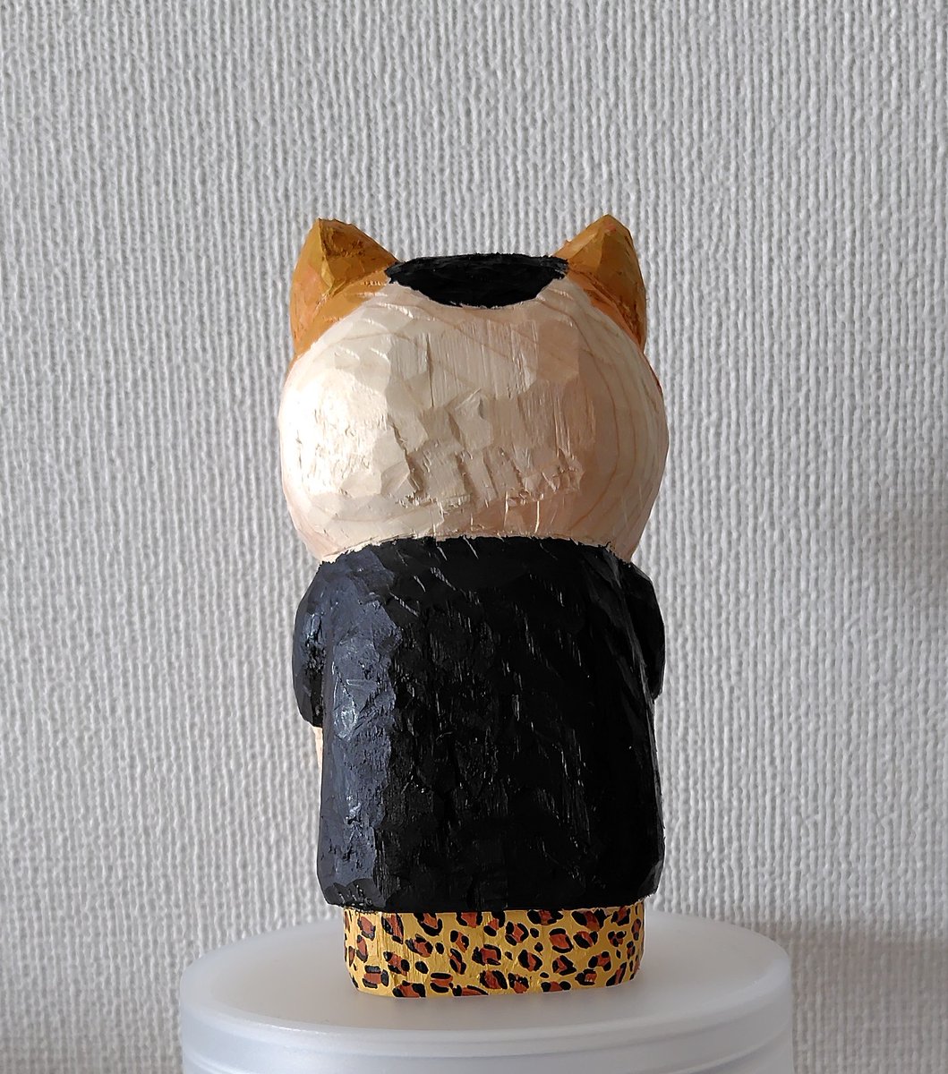 ニャニワ】 なにわのネコの木彫り 高さ12cくらい 材料 木とアクリル