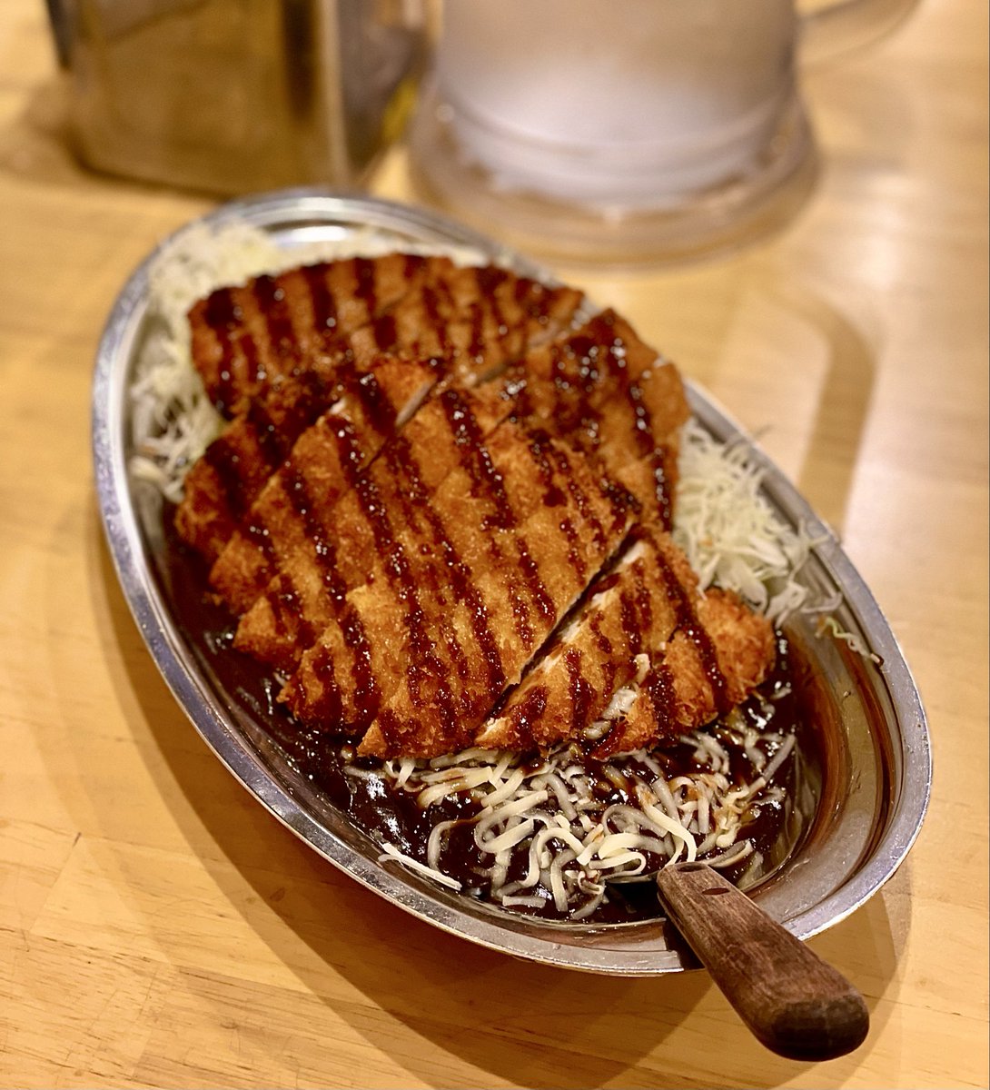 金曜の夜にゴーゴーカレーに行き

「うひょー！今日は奮発してカツ2枚いっちゃうぞー！」

と興奮するような女なので独身ど真ん中です。

辛くはありません。

ただ、一人でいる部屋が時々どうしようもなく広く感じます。

同じ気持ちの方いますか？

ともに世界を滅しませんか？