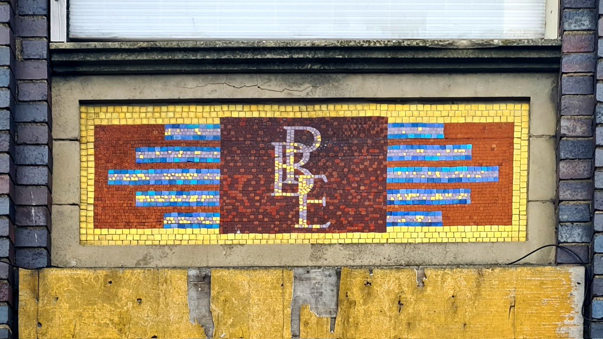 is_glasgow's tweet image. Art Deco style mosaic on the former British Polar Engines Works on Helen Street on the Southside of Glasgow. 

Cont./

#glasgow #govan #mosaic #artdeco #designdetail #glasgowhistory #architecture #architecturephotography