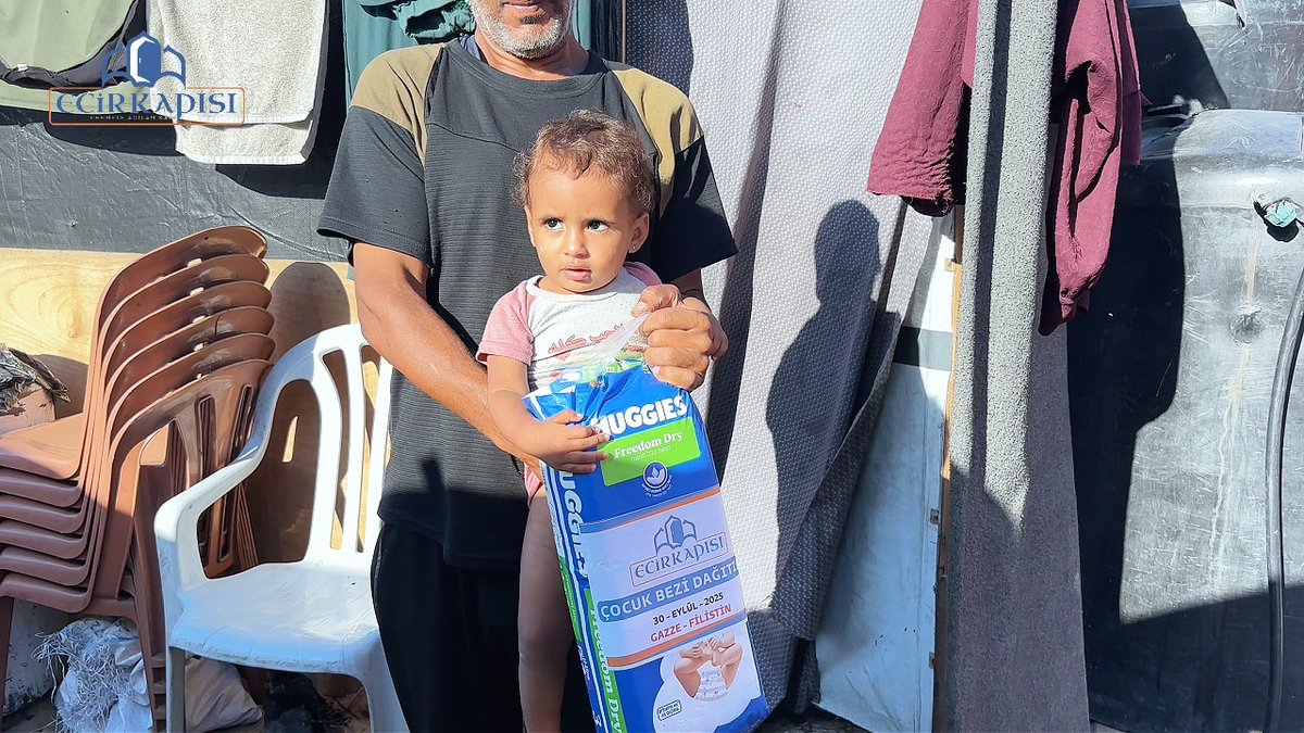 Ecir Kapısı Derneği olarak, Gazze’li ailelere çocuk bezi desteği sağladık. 

Rabbimizden yapmış olduğunuz bu hayrı kabul etmesini ve mazlumlara yardımını göndermesini diliyoruz. 🤲🏻