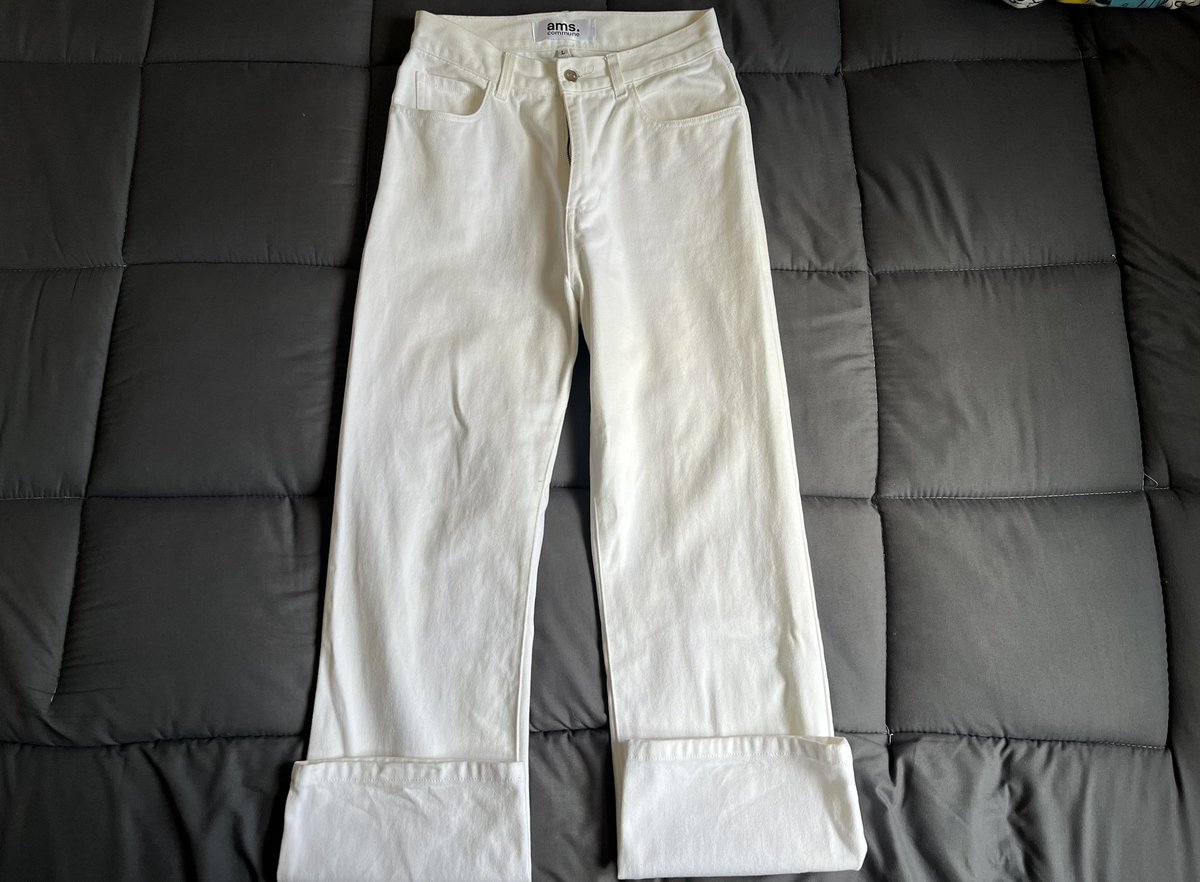 gasxx75's tweet image. ʕ•ᴥ•ʔ : ams.commune กางเกงยีนส์ทรงกระบอกสีขาว

size ; L
price ; 220฿

🗯️ สินค้าเป็นสินค้ามือสองอาจมีตำหนิบ้างเล็กน้อยขอคนรับได้นะคะ ไม่รับเปลี่ยนหรือคืนเงินนะคะ ขอบคุณค่า

#ส่งต่อเสื้อผ้า #โล๊ะตู้ #เสื้อผ้ามือสอง #ส่งต่อเสื้อผ้ามือสอง #ส่งต่อเสื้อผ้ามือ2