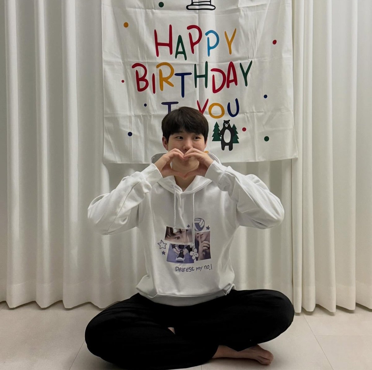lsy_sogood's tweet photo. 복슬강아지 같은 귀여운 외모에
코트 위에선 만능 육각형 아힛 소영선배가 되고
장난꾸러기에 팬사랑 넘치는 이툐영인데
어떻게 끌리지 않을 수가 있겠어
우리 소영이 생일 축하해 햅삐소영데이💙

#오늘은_소영이가_주인공이야
#이소영이_끌리는_이유
#이소영 https://t.co/Tge4xn9rNc