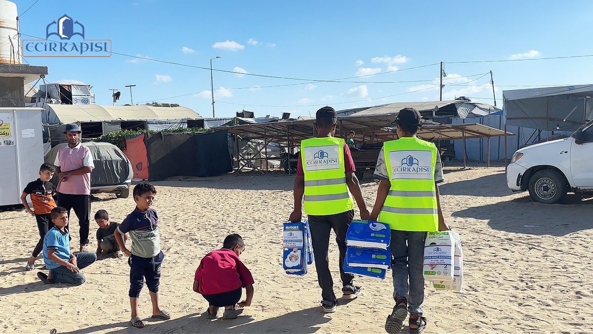 ecirkapisien's tweet photo. As the Ecir Kapısı Association, we have provided diaper support to families in Gaza.

We pray that our Lord accepts this good deed you have done and sends His help to the oppressed. 🤲🏻 https://t.co/Jtmxesi9Gk