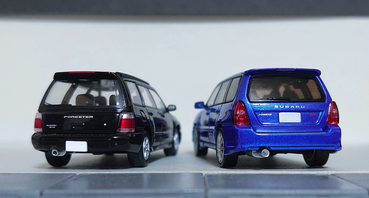 leoleo_craft's tweet image. TLV NEOのGDBインプレッサとSF5フォレスターとの比較

WRブルーの色合いがメーカーによって違うのが面白い🤔
世代が同じだからSTIバンパーの雰囲気が似てる
初代フォレスターSTiのモデル化もお願いします🙇

#トミーテック #トミカリミテッドヴィンテージNEO #MODELMODEL
#フォレスター #インプレッサ