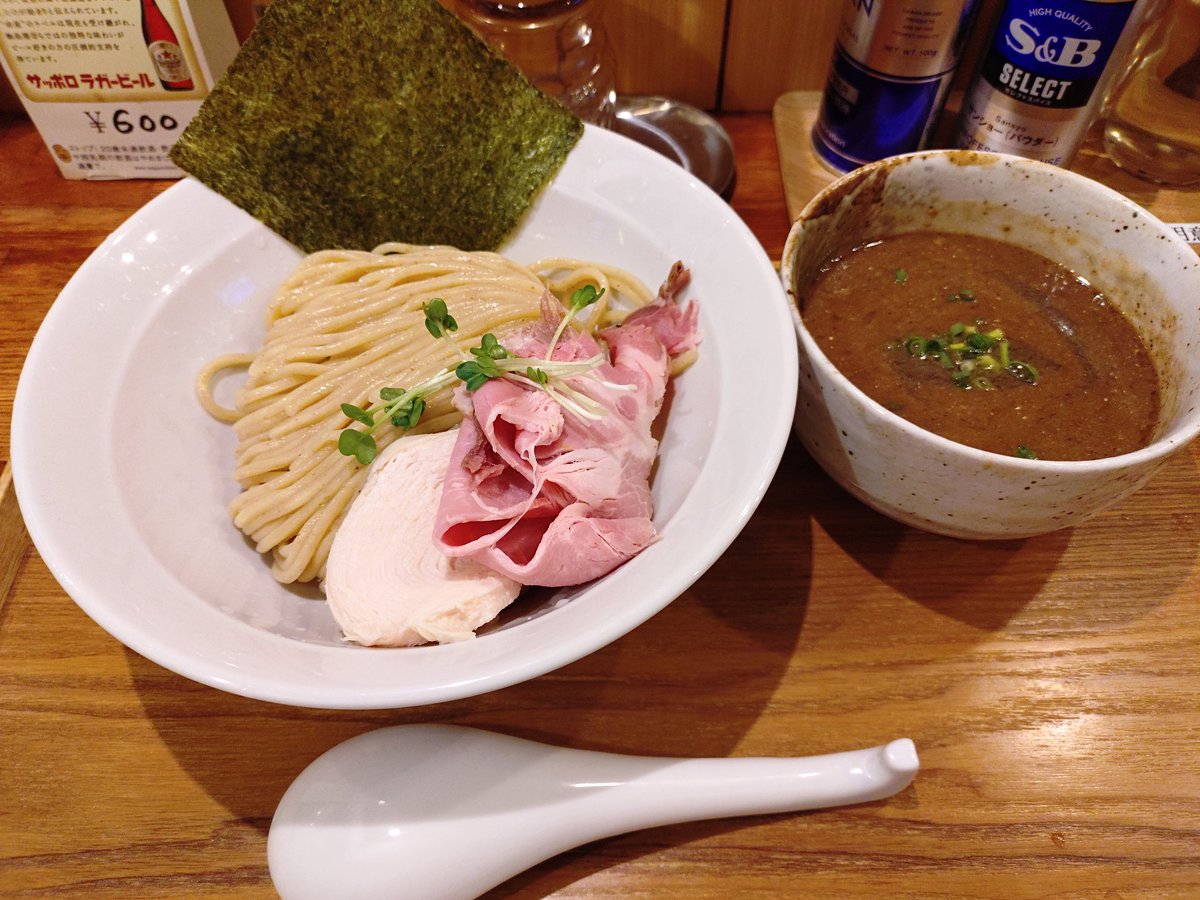 三代目はる
昭島に用事があったので久しぶりに行ってみた
特濃煮干しつけ麺
麺も風味豊かで美味しかった