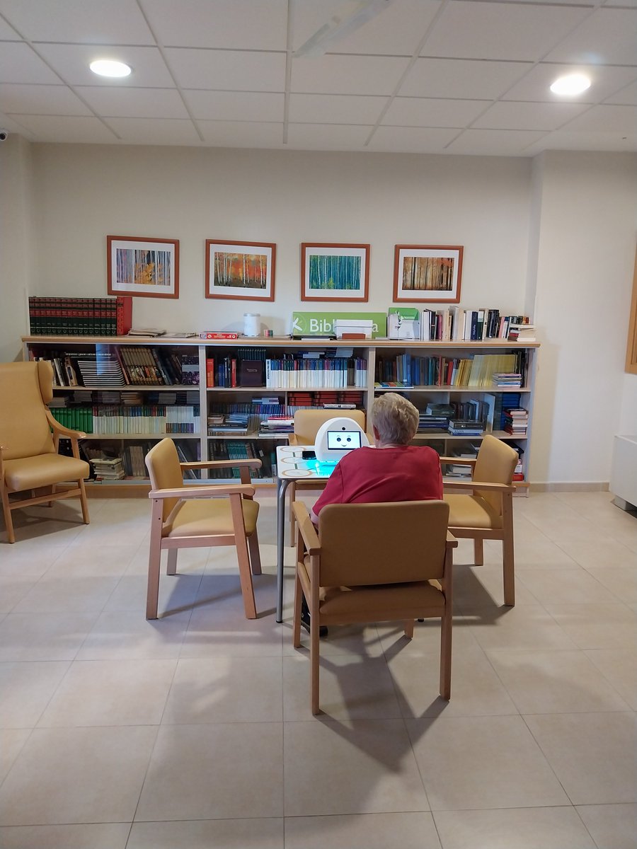 RoboLab_UEx's tweet image. Comenzamos en la residencia Geryvida #caceres un nuevo estudio dentro del proyecto @EuroAGE2 @poctep con nuestro robos social EBO #empatía #emociones