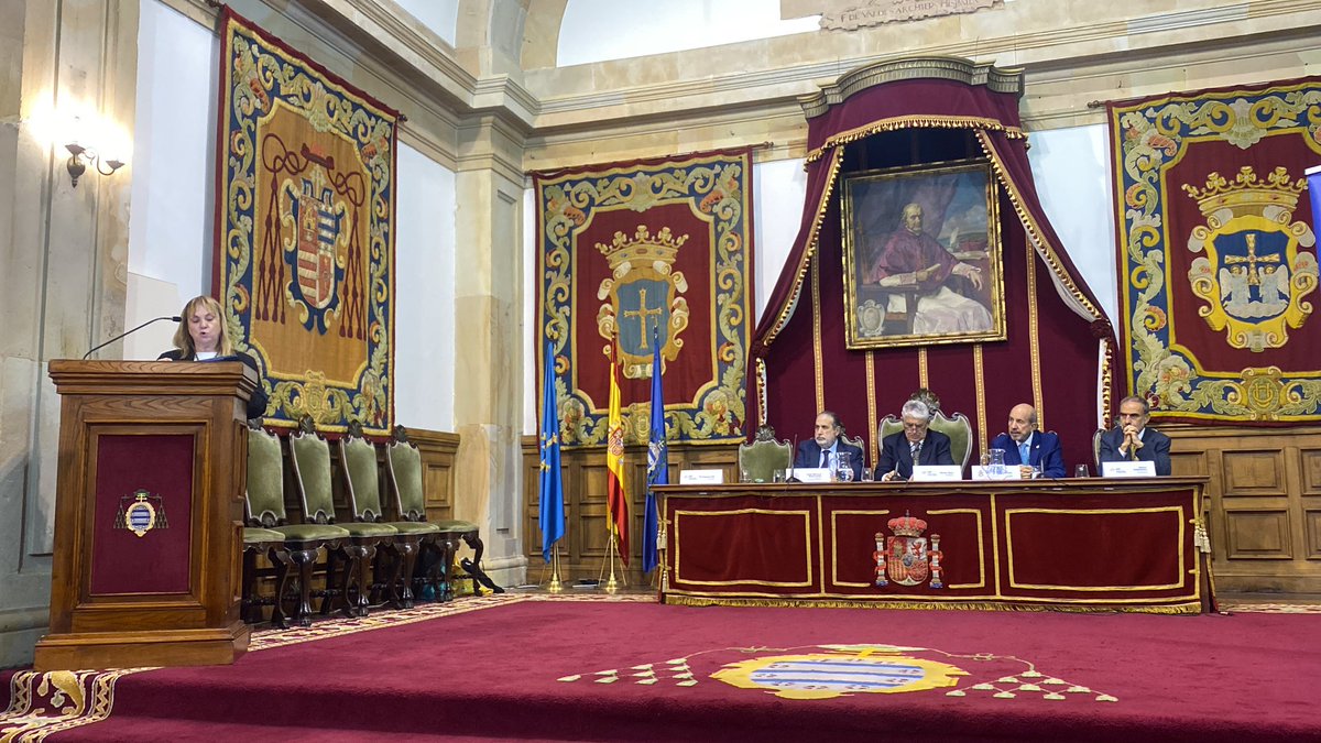 aaci_asturiana's tweet photo. Da comienzo el Acto de Inauguración del curso académico 2025-2026 de la #AACI, con el resumen de las actividades del pasado curso por parte de la Académica Ángeles Gil, secretaria de la Academia https://t.co/u3NGWlP3pK