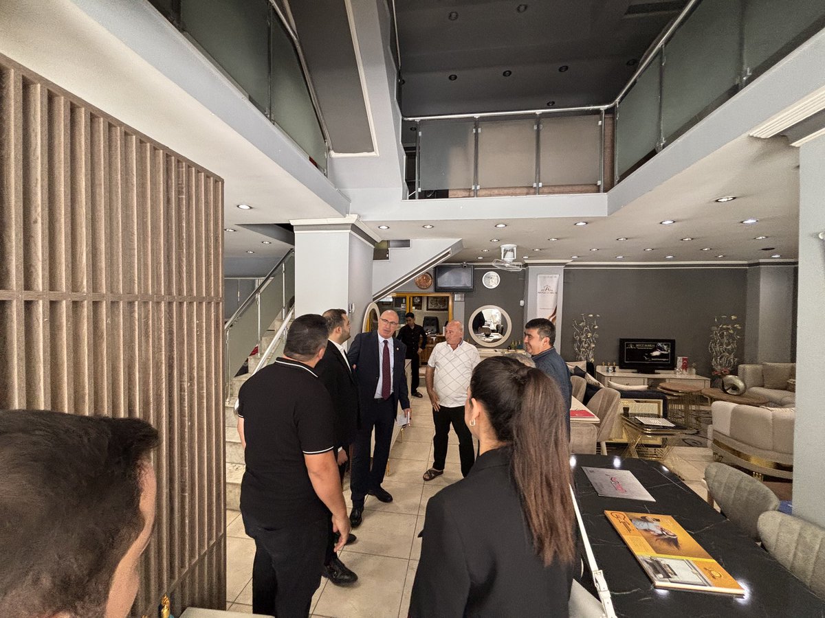 Cumhuriyet Halk Partisi Haliliye İlçe Başkanlığı olarak, Şanlıurfa Milletvekilimiz Sn. Mahmut Tanal ile birlikte Bağlarbaşı Mahallesi Açıksu Caddesi’nde esnaf ziyareti gerçekleştirdik. Vatandaşlarımızın talep ve önerilerini dinleyerek, yereldeki sorunlara yönelik çözüm