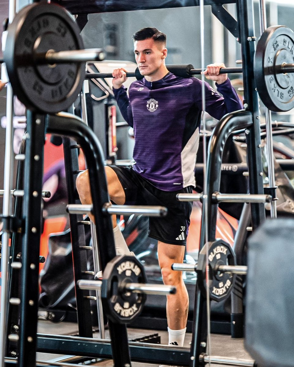 AmorimEra_'s tweet image. My striker. 🏋️♂️🇸🇮