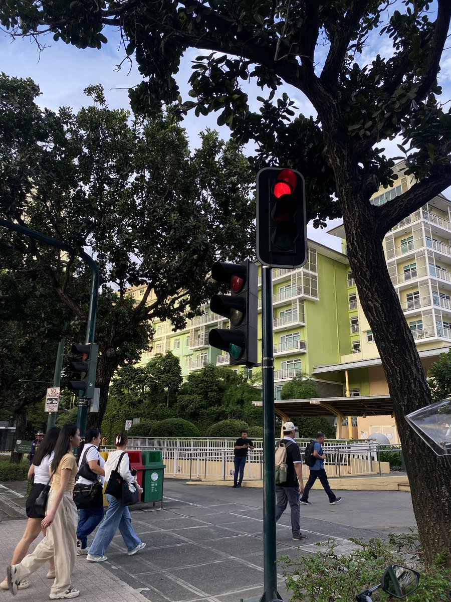 acadlencomms's tweet image. bgc girly na ligawin lol 🙂↕️😔