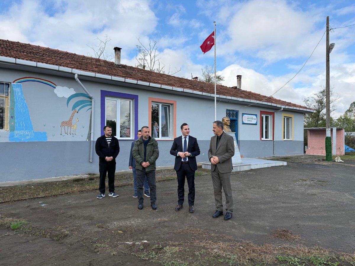 📌Şehit Ahmet Sarı İlkokulu ve Anaokuluna Ziyaret
Kaymakamımız Sayın Ahmet Faruk BEYAZIT, İlçe Milli Eğitim Müdürümüz  Kerim TORAMAN ile birlikte Şehit Ahmet Sarı İlkokulu ve Şehit Ahmet Sarı Anaokulu’nu ziyaret ettiler.