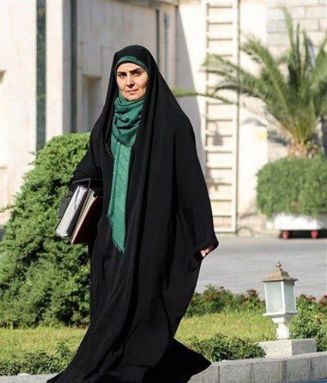 fkhamesi1's tweet photo. تا وقتی حضور اندک زنان در مدیریت، نشانِ نادیده‌گرفتن نیمی از توان جامعه است، هر زنی در جایگاه کلان، نماینده‌ای از جامعه زنان است.
خانم وزیر، با حاشیه‌سازی‌ها راه سنگلاخی مدیریت زنان شایسته را ناهموارتر نکنید و میراث دقت، ظرافت،تعهد، پاک‌دستی‌ و ساده زیستی شان راخدشه‌دار نسازید. https://t.co/NRHhWN3lPk