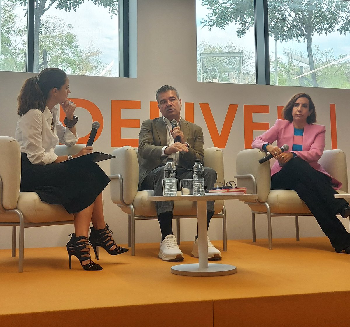 🗣 "Este sector tiene una necesidad de cualificación en gestión empresarial. Este es el cambio retador en estos próximos años: Verifactu, Sistema de Retorno de Envases (SDDR)... las empresas y negocios que no se adapten, probablemente no existirán".

ℹ️ <a href="/egallegoCEHE/">Emilio Gallego</a> , secretario