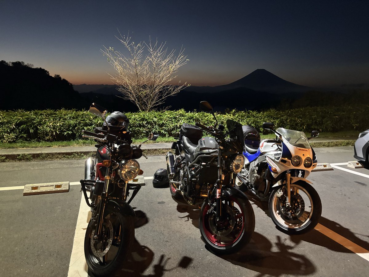 sashimi8133's tweet photo. 今日の大観山 https://t.co/O8R25w8Ia3