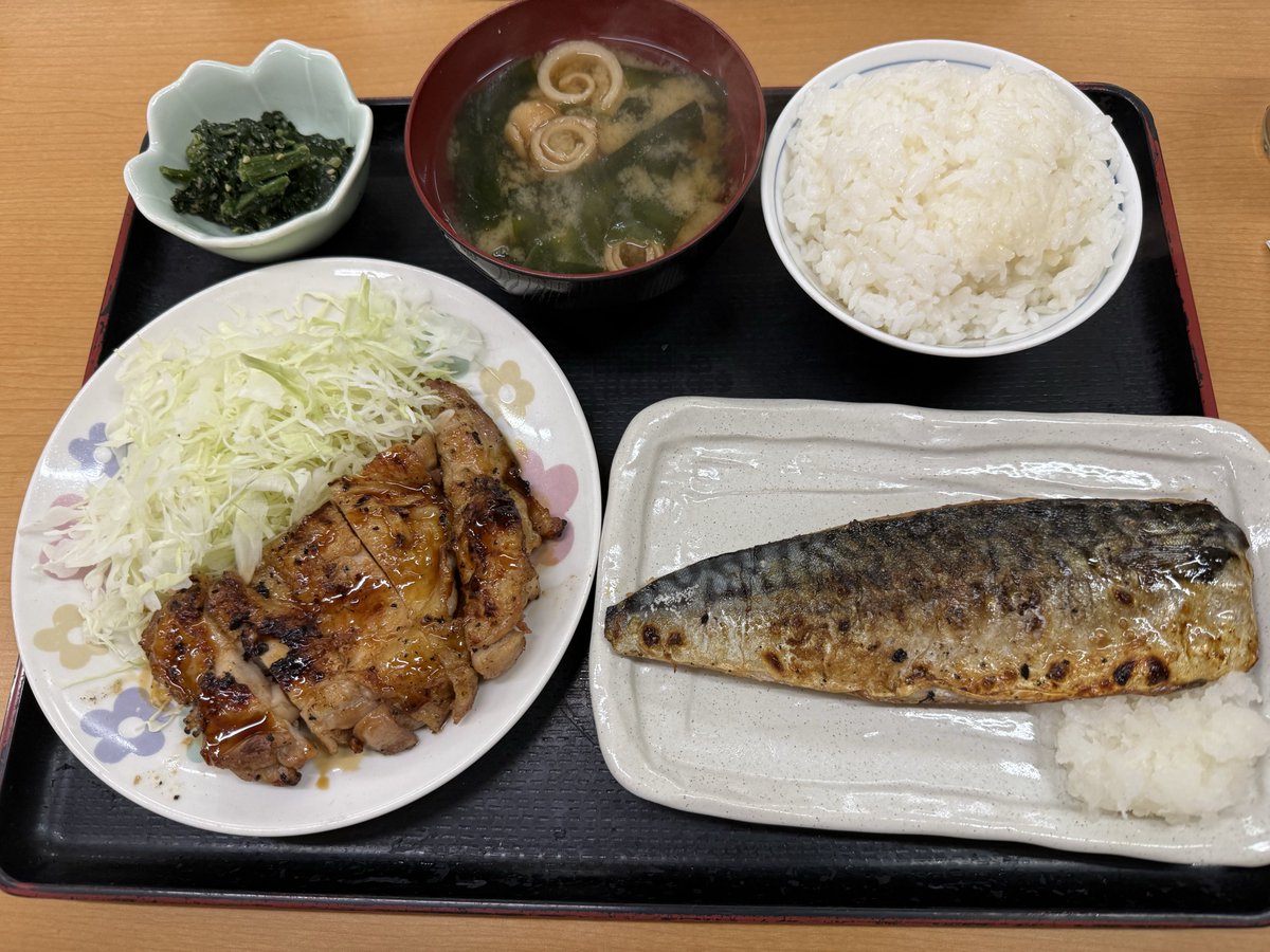 近所の定食屋で晩ご飯！
これで1,200円なら大満足🙌