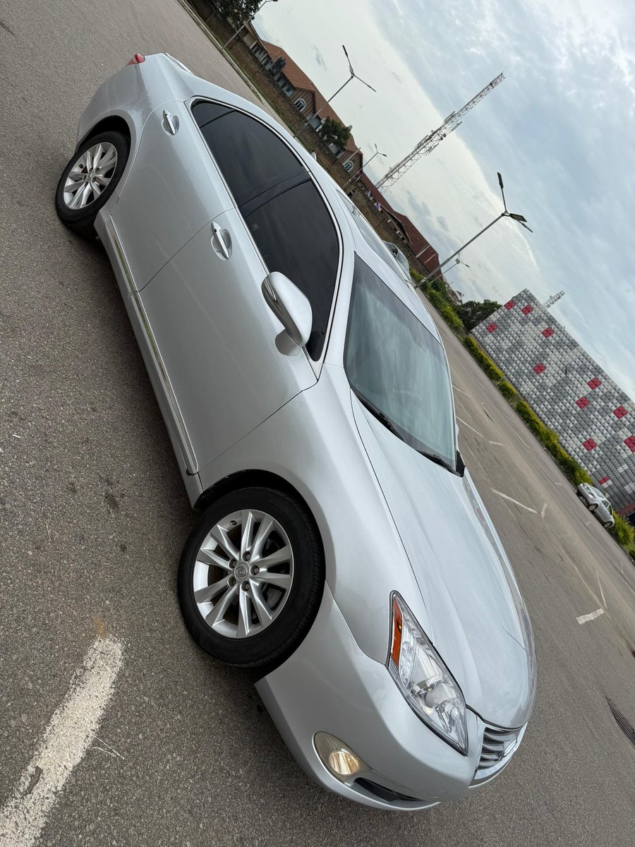 LEXUS ES350
2011

Foreign used 🇺🇸
2025 Entry

Clean title, neat interior and exterior 
Every features working perfectly. 

Buy, Sell &amp; Swap with ease.