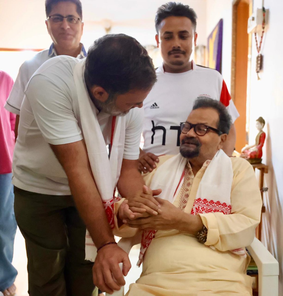 INCIndia's tweet photo. LoP Shri @RahulGandhi visited Guwahati to extend his condolences to the family of the late Shri Zubeen Garg.

Zubeen ji was a renowned cultural icon whose music touched the souls of millions. 

His legacy continues to live on in the hearts of his family, friends and admirers.

📍Assam