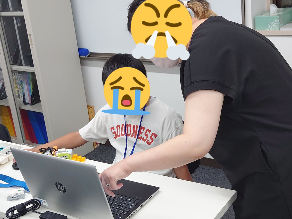 it_lecture's tweet image. 今月から中級コースの2人は、WeDo2.0を2セット使ってパーツも2倍で、基礎コースよりも複雑さも2倍になったプログラムを作っています。
上級コースはHTML/CSSを使ったグリッドレイアウト。
ほとんどホームページ作りに必要な機能は網羅しました。

AB-Netキッズプログラミング講座
