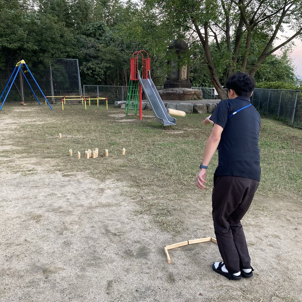 FullSmile2024's tweet photo. FullSmileフルメンバー
なっしー＆さっしー＆わっきー
短期集中型45分放課後練習
1ゲーム  さ50-な48-わ39
2ゲーム  わ50-さ45-な32
 #モルック  #FullSmile  #なしさしわき https://t.co/gZrxjOTP8C