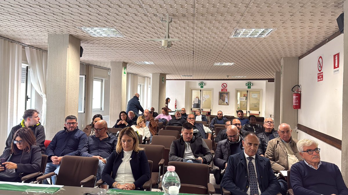 FilcaCisl's tweet photo. CG Filca #Taranto-#Brindisi, SG agg. Ottavio De Luca: "Con #GiochiMediterraneo rilancio del territorio, che nonostante problemi legati a #Ilva può diventare modello di riconversione industriale. Crescita infrastrutture crea condizioni per investire anche in sanità e istruzione". https://t.co/HLmP03QbR3