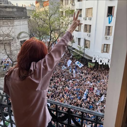 AYER POR PERON
HOY POR CRISTINA
#CristinaLibre