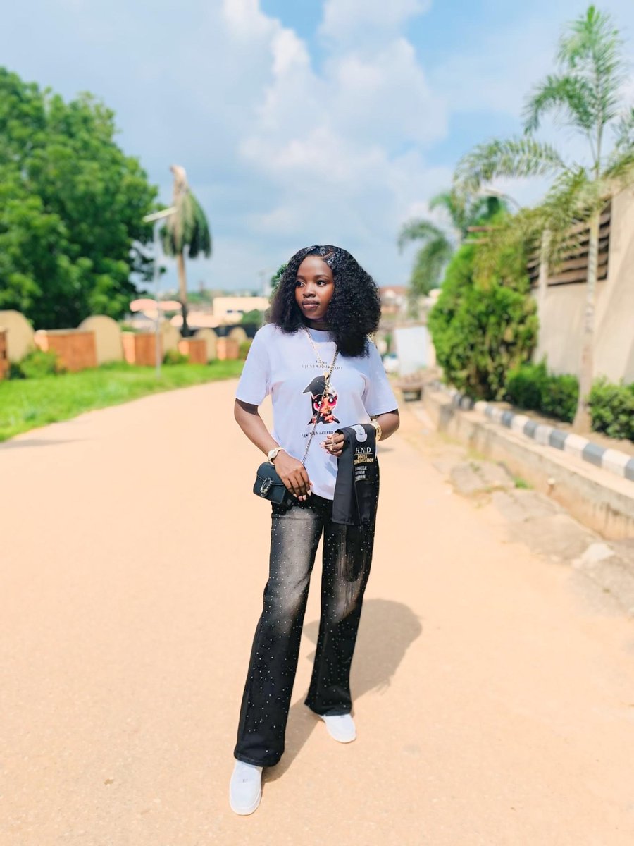 Temmy09151583's tweet image. Oluwole GRADUATE Temitope 🎓🥹🙏🎉
GOD DID 🥹😌
Say Hello To Your New GRADUATE 
#LoveYourW 
#Mapoly