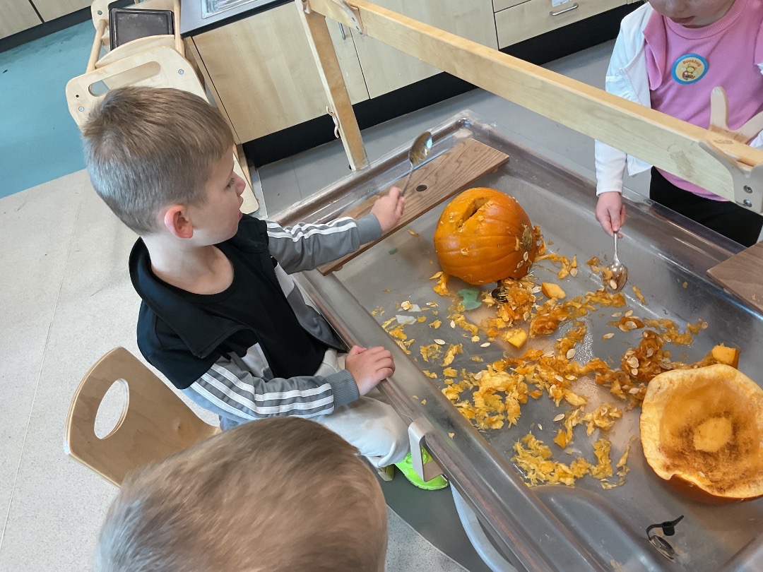ElccForfar's tweet photo. The DM3 children have enjoyed exploring their senses.  Different opportunities have been available to encourage the children to explore their senses; describing the world around them, giving examples of things they see, hear, smell, taste and feel. https://t.co/GiyLFGucx7