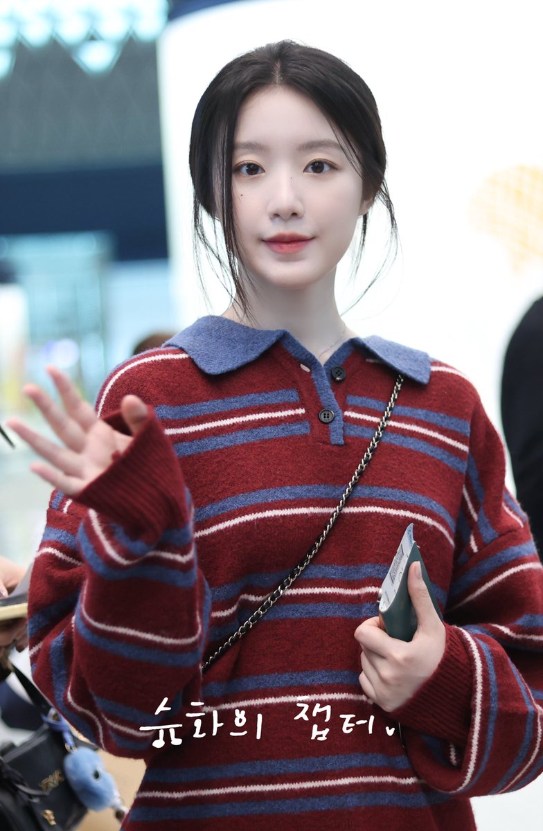 chapter_ysh's tweet image. 251017

고베 콘서트도 잘해보쟈🤎

#아이들  #여자아이들 #GIDLE #IDLE  
#슈화 #SHUHUA #舒華