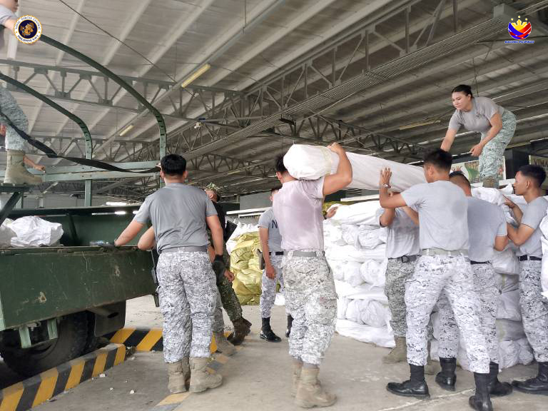 Philippine_Navy's tweet image. MISSION CONTINUES | PH #Navy in Visayas sustains HADR Support in Northern Cebu
👉🏽web.facebook.com/share/p/1JAdnU…
#ProtectingtheSeasSecuringOurFuture
#ModernandMultiCapablePHNavy
#OneAFPOnePhilippines
#StrongAFPStrongPhilippines