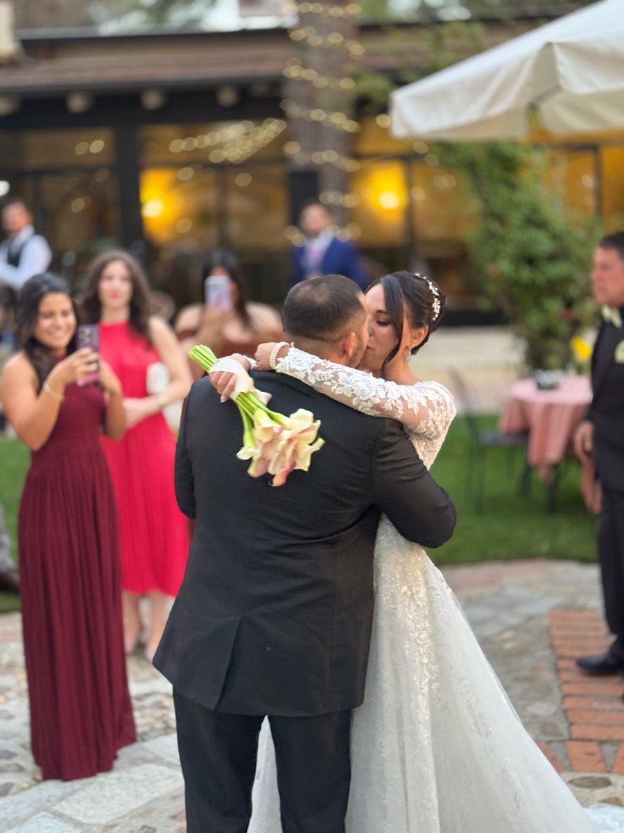 andy_aceituno's tweet photo. Esta que está aquí se casó!! https://t.co/Ew6dHSK7I9