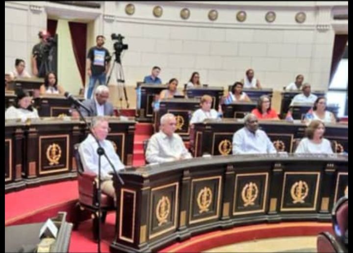 "El bloqueo, vigente por más de seis décadas y fortalecido con la inclusión de Cuba en la lista unilateral de Estados patrocinadores del terrorismo, constituye el principal obstáculo para el desarrollo del país y el bienestar del pueblo".
#TumbaElBloqueo