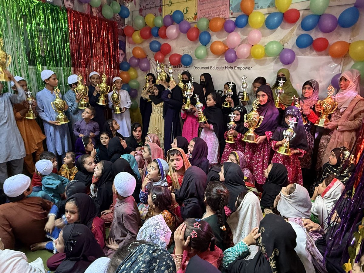 everydayrefugee's tweet photo. It was a special day at our Encourage School on the outskirts of Islamabad yesterday. 161 Afghan refugee and internally displaced Pakistani girls and boys graduated! Read more: https://t.co/Qmj53vUOVu https://t.co/iwAnbnEEIK