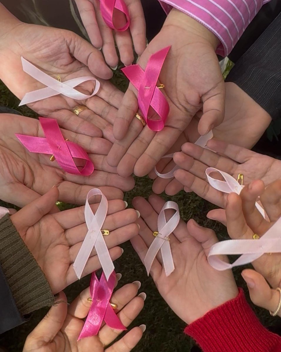 safkku's tweet photo. أقامت #عمادة_شؤون_الطلاب ممثلةً في مركز الرعاية والاستشارات الطلابية (وحدة الأشخاص ذوي الإعاقة) فعاليةً بمناسبة اليوم العالمي لسرطان الثدي، تحت شعار "قوة..وردية". هدفت الفعالية إلى رفع مستوى الوعي لدى طالبات #جامعة_الملك_خالد بأهمية الكشف المبكر عن سرطان الثدي، وتشجيعهن على تبني نمط حياة صحي يسهم في الوقاية من المرض، إضافةً إلى تعزيز الجوانب النفسية والاجتماعية للمصابات، ونشر ثقافة التكاتف والدعم المجتمعي.