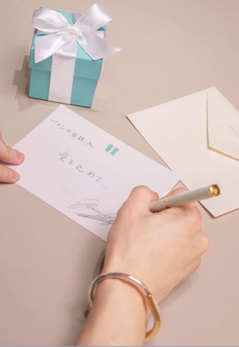 ChimChimRyosuke's tweet image. はい。私たちは完全に彼女です
ホワイトデーにこんなプレゼント風投稿をした、ティファニーロックについて
最近、雑誌でこう語っておりましたから......
特定の人への愛を込めてジュエリーを身につけているだなんて
もう、彼女以外の何者でもないじゃないか！！！(*´Д｀*)
#山田涼介 
#Mojo #Tiffany