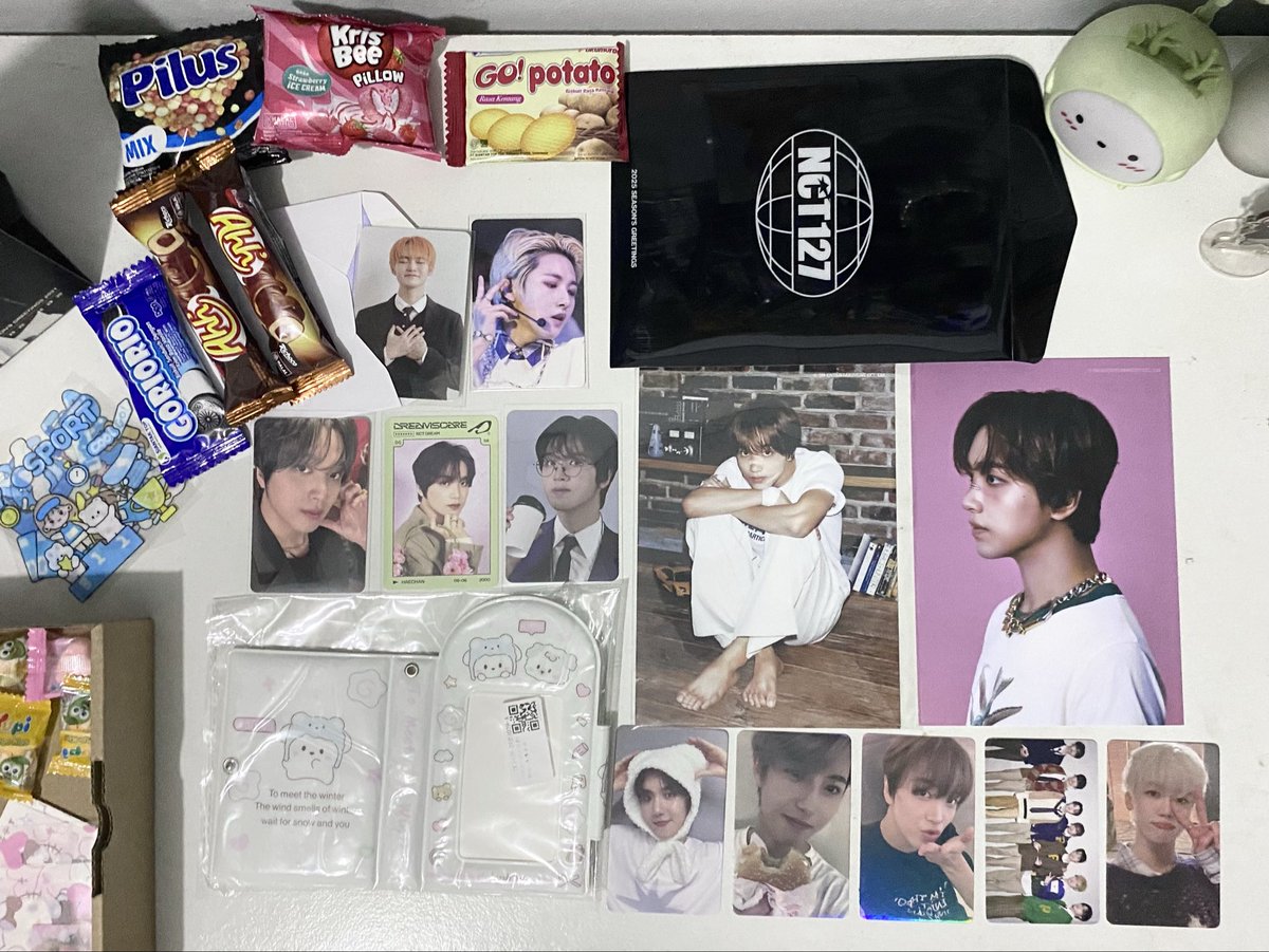 moyaaa! thank youu so much for this unexpected gift you gave me. beneran makasih banget banget dan happy juga ketemu orang baik kaya moyaa! 🥺 semoga kamu selalu dikasih rejeki buat ketemu dreamies dan aespa yaa 😋⭐️♥️ once again, thanks a lot moya lucuu! 🥺