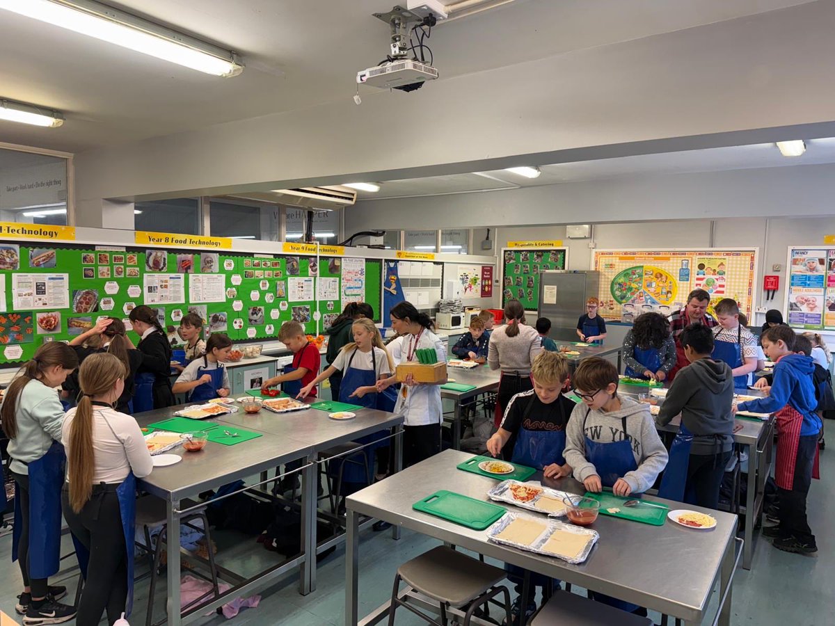 HarperGreen's tweet photo. Just looking at these images from @HighfieldBolton visit today really makes us want to be in that classroom! Wow … a second day of #pureexcellence! Massive well done. We can smell the pizzas and cupcakes from here 😋 #primaryvisit #ourcomminity #wah #proud https://t.co/UgrPTawrX7