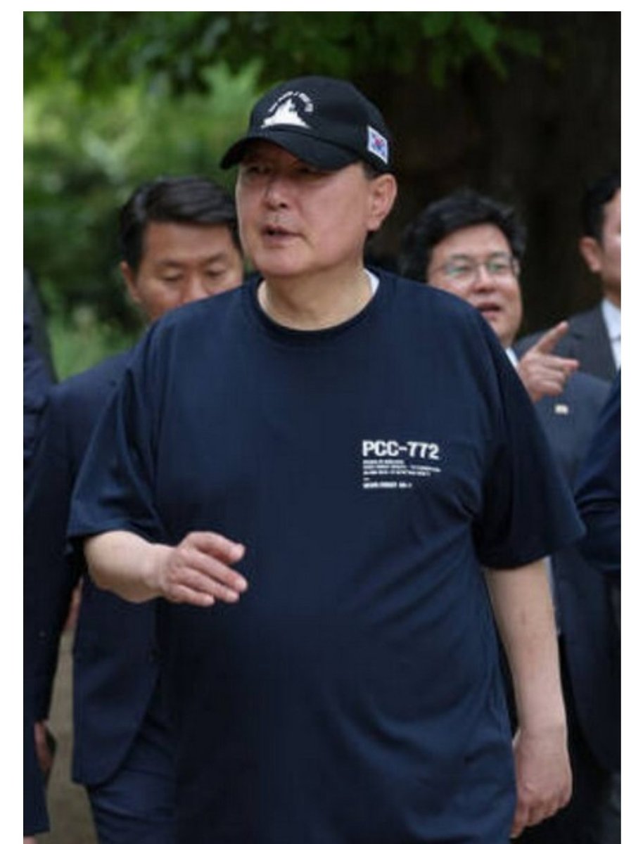 대통령은 반드시 돌아오실 것이며.. 자유 대한민국을 위한 싸움은 멈추지 않을 것입니다.  좌파들은 무엇보다 그것을 두려워 하고 있습니다.