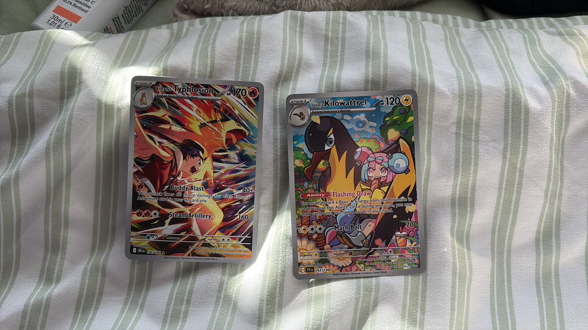 chickennuggs234's tweet photo. @pokemondealsuk two gorgeous pulls from this blazeiken box!! https://t.co/pqLub7Bfeq