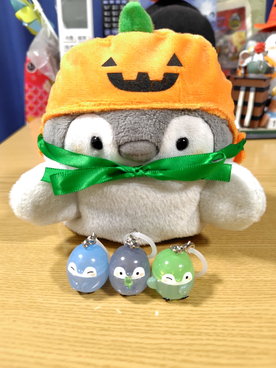 WxAxcs's tweet image. ガチャ出来ました〜🐧かわいい🩷
今回はノーマルちゃんと水色ちゃん出たよ🥰
抹茶ちゃんは必ず出ますな(笑)
#コウペンちゃん