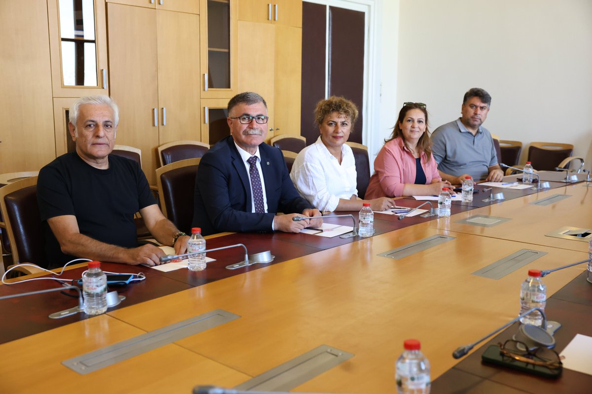 KESK Eş Genel Başkanları Ahmet Karagöz ve Ayfer Koçak ile KESK’li KHK’liler adına Güven Boğa, Saliha Zorlu ve İhsan Batur’dan oluşan heyet; Eş Genel Başkanımız Tülay Hatimoğulları, Emek Komisyonundan Sorumlu Eş Genel Başkan Yardımcımız Sevtap Akdağ Karahalı ve