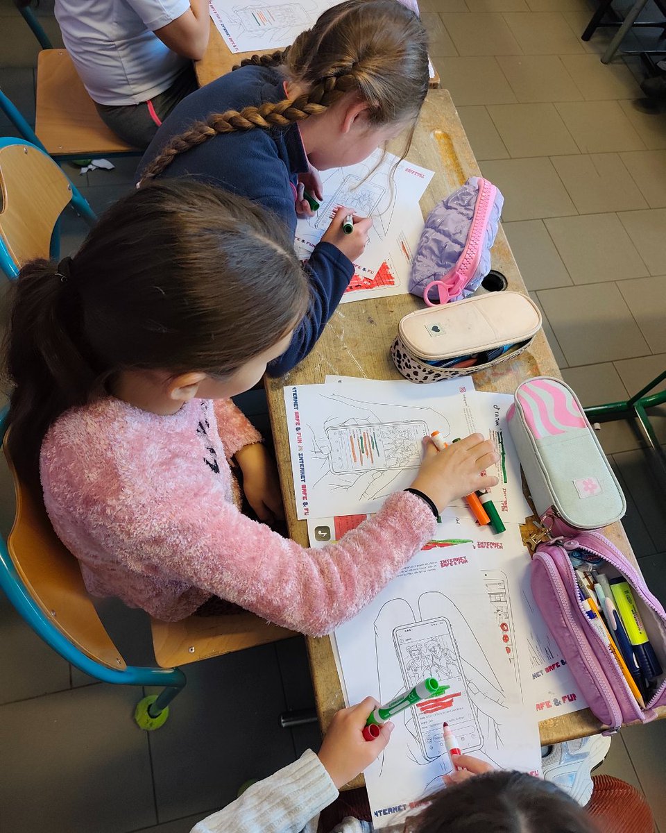 ProximusGroup's tweet photo. Yesterday, more than 70 Proximus colleagues visited classrooms across Belgium to lead fun and interactive workshops for 5th and 6th graders in partnership with #ChildFocus. Thousands of kids learned how to stay safe online while having fun.
#InternetSafeAndFun #OnlineSafety #DigitalTrust