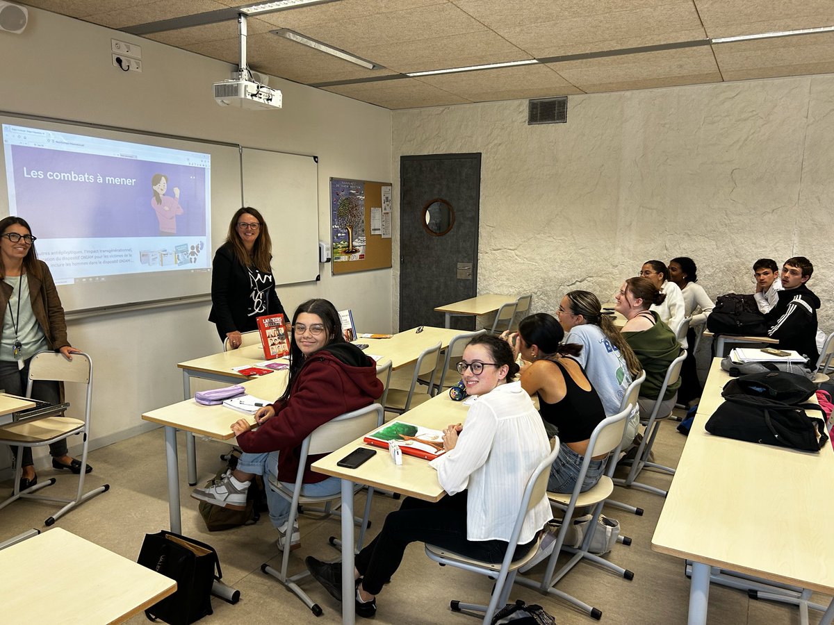 Intervention devant 1 classe de chocolatier du <a href="/LyceeBourquin/">Lycée C. Bourquin</a> qui vont réaliser leur chef d’oeuvre en chocolat pour l’asso <a href="/apesac1/">APESAC</a>. 1 moment d’échange pr leurs parler des victimes de la #Depakine faire de la prévention, discuter ensemble de leur projet.Merci à leurs professeurs