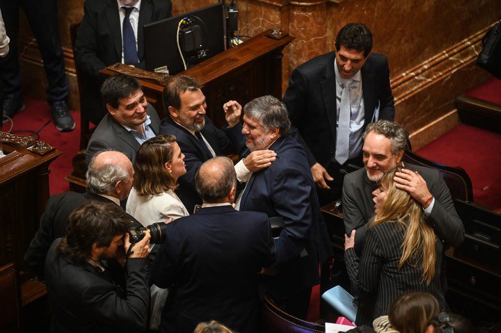 🛑Senadores kirchnerista 
Todos procesados . 
Tenés alguna dudas que hay que sacar está mafia Golpista? ‼️‼️
El 26 de octubre #Memoria