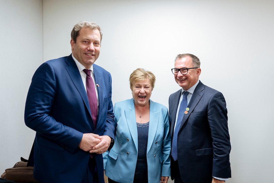 Delighted to connect with Germany's <a href="/BMF_Bund/">Bundesministerium der Finanzen</a> Minister <a href="/larsklingbeil/">Lars Klingbeil 🇪🇺</a> and <a href="/bundesbank/">Deutsche Bundesbank</a> Governor #JoachimNagel. I commended them for 🇩🇪’s focus on public investment to support sustainable growth and grateful for their strong cooperation in addressing global economic challenges.