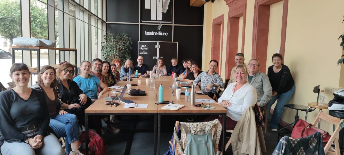 Aquest dijous ha tingut lloc una jornada de treball de Cat.Teatres al Teatre Lliure de Montjuïc per:

✅️Tractar els nous requisits de la subvenció triennal dels equipaments

✅️Establir comissions de treball

✅️Conèixer els projectes del Lliure

🟢txac.cat/txac/reunio-de…